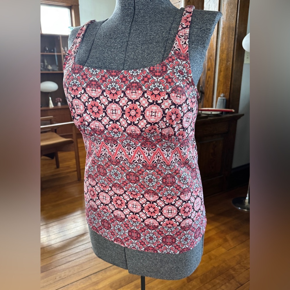 Land’s End Tankini Top Underwire Bra Support and Adjustable Straps Like New 14